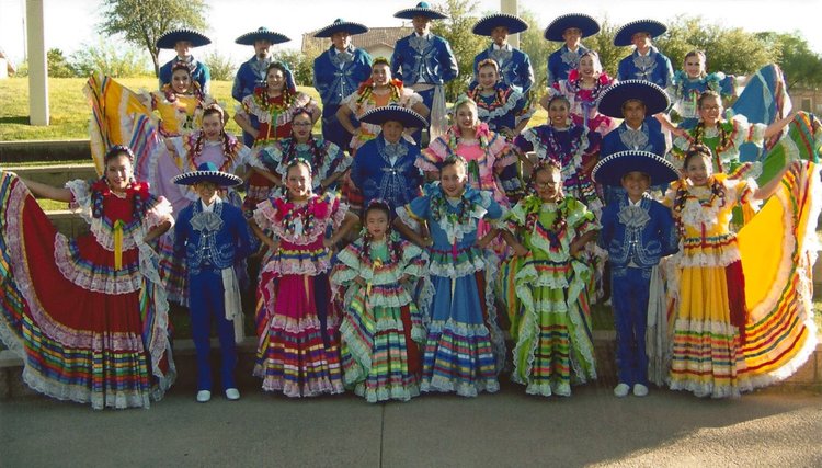 Ballet-folklorico2_15d37bce-5056-b3a8-49f745d2231d6110